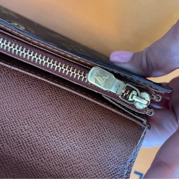Louis Vuitton Monogram Sara Long Wallet - Picture 11 of 16